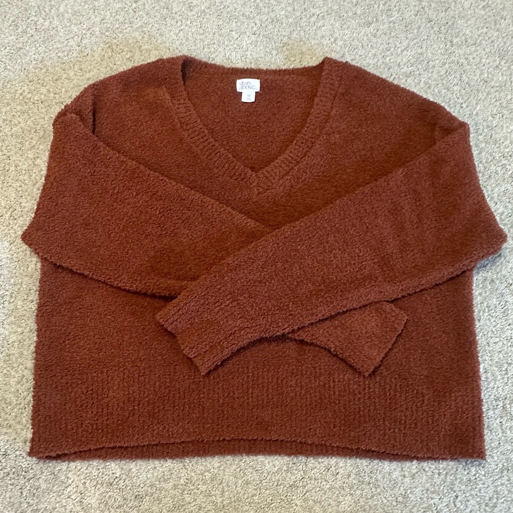 Stars Above V-Neck Sweater in Warm Rust